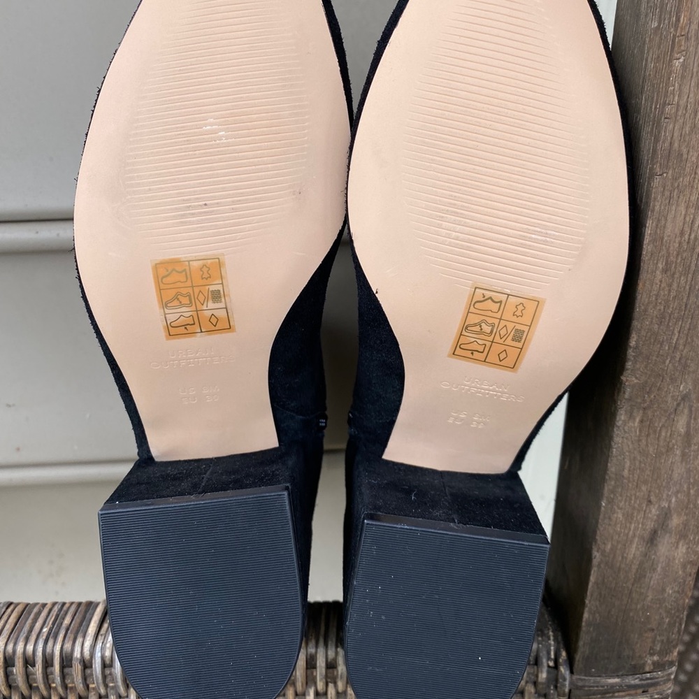 Soles of the Steve Madden shoes